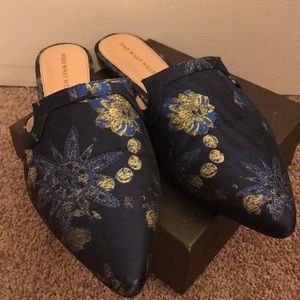 WHO WHAT WEAR slides